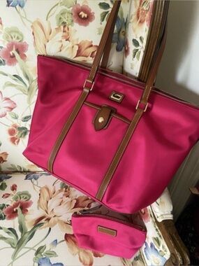 Dooney & Bourke Wayfarer Nylon Zip Tote Fuchsia accents Brown leather Trim NWT